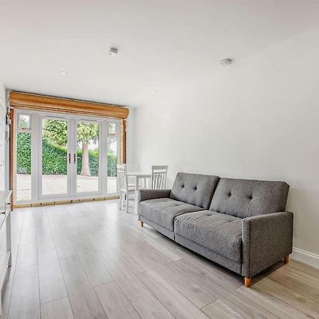 Beautiful 4-5 Bedroom Village House With Rural Views Salford  Eksteriør billede