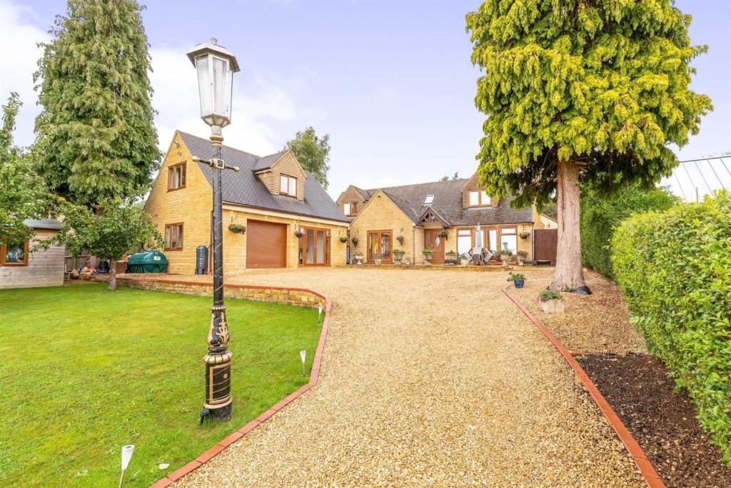 Beautiful 4-5 Bedroom Village House With Rural Views Salford  Eksteriør billede