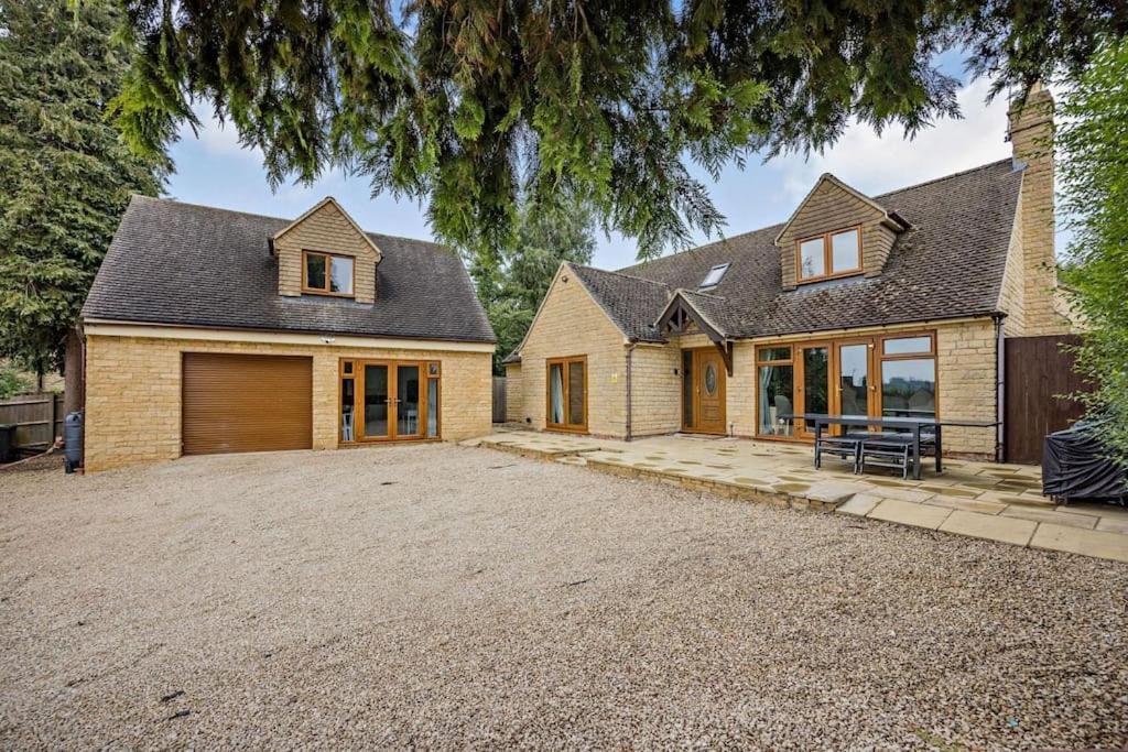 Beautiful 4-5 Bedroom Village House With Rural Views Salford  Eksteriør billede