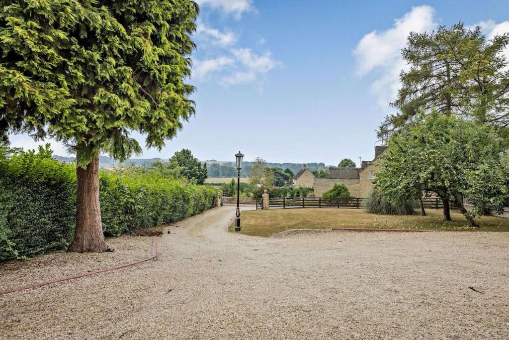 Beautiful 4-5 Bedroom Village House With Rural Views Salford  Eksteriør billede