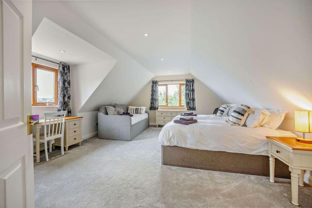 Beautiful 4-5 Bedroom Village House With Rural Views Salford  Eksteriør billede