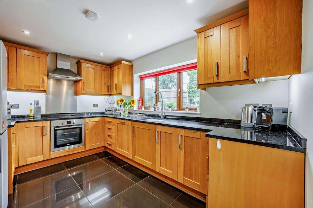 Beautiful 4-5 Bedroom Village House With Rural Views Salford  Eksteriør billede