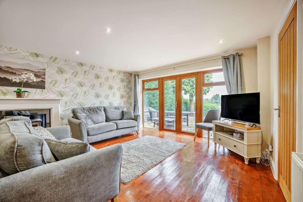 Beautiful 4-5 Bedroom Village House With Rural Views Salford  Eksteriør billede