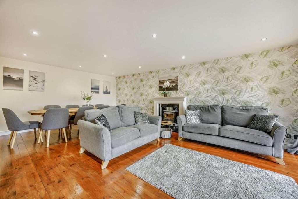 Beautiful 4-5 Bedroom Village House With Rural Views Salford  Eksteriør billede