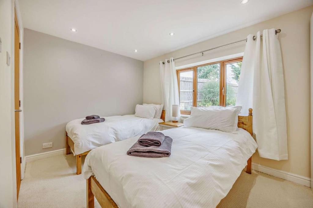 Beautiful 4-5 Bedroom Village House With Rural Views Salford  Eksteriør billede