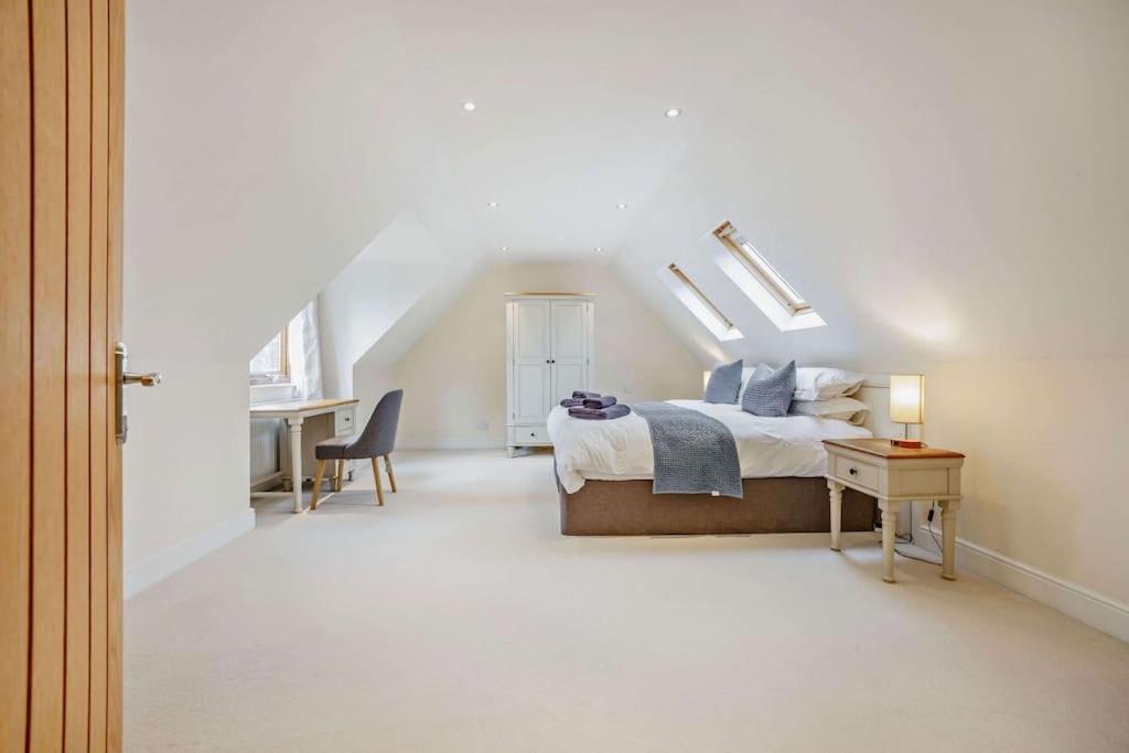 Beautiful 4-5 Bedroom Village House With Rural Views Salford  Eksteriør billede