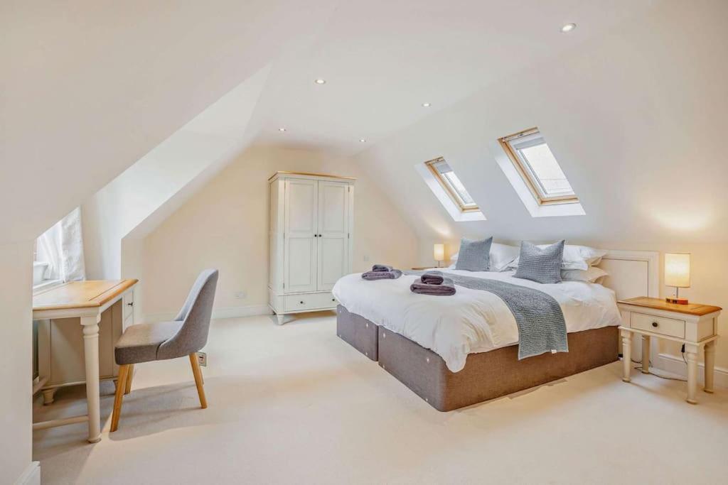 Beautiful 4-5 Bedroom Village House With Rural Views Salford  Eksteriør billede