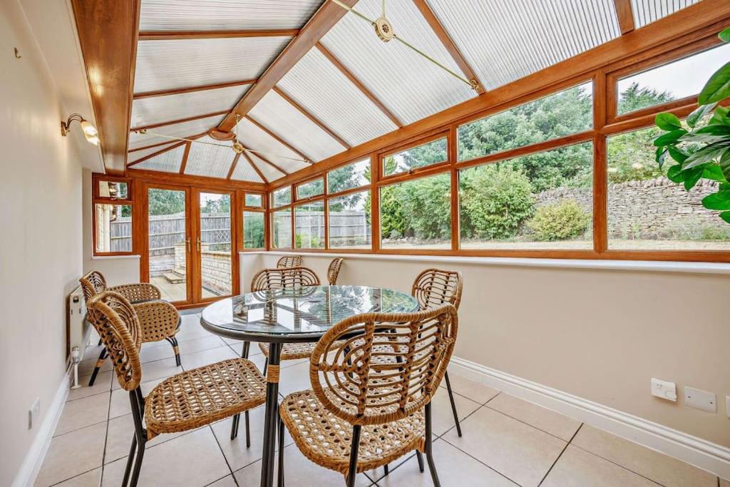 Beautiful 4-5 Bedroom Village House With Rural Views Salford  Eksteriør billede