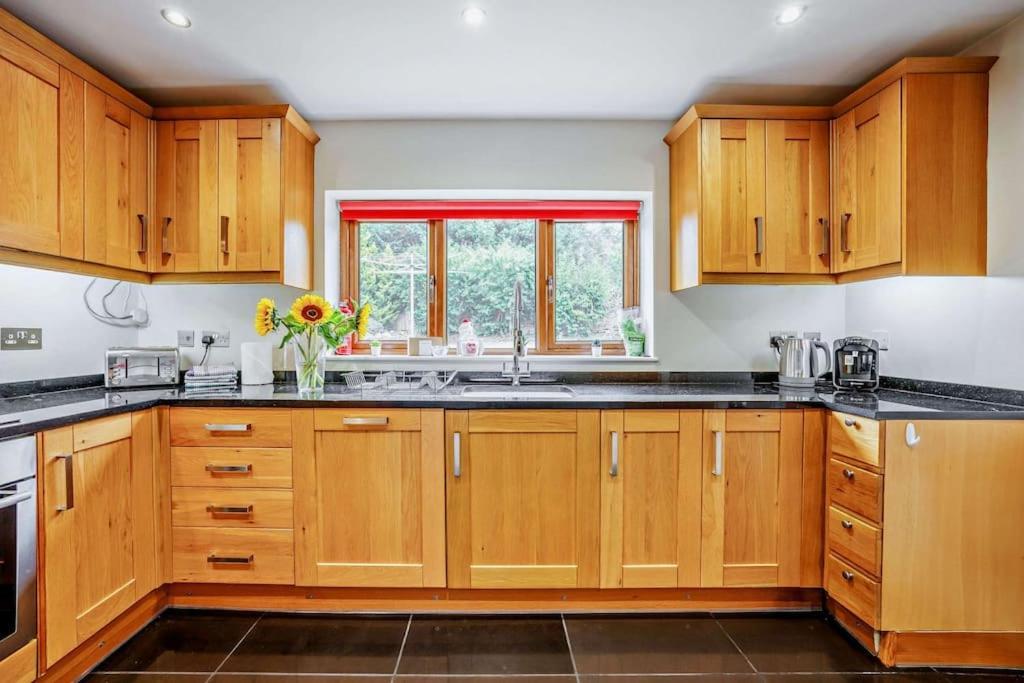 Beautiful 4-5 Bedroom Village House With Rural Views Salford  Eksteriør billede