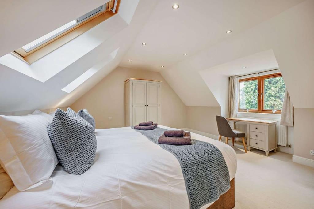 Beautiful 4-5 Bedroom Village House With Rural Views Salford  Eksteriør billede