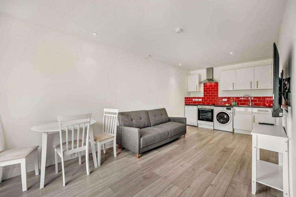 Beautiful 4-5 Bedroom Village House With Rural Views Salford  Eksteriør billede