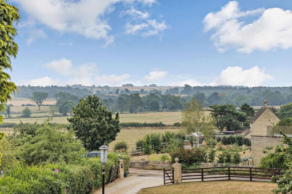 Beautiful 4-5 Bedroom Village House With Rural Views Salford  Eksteriør billede