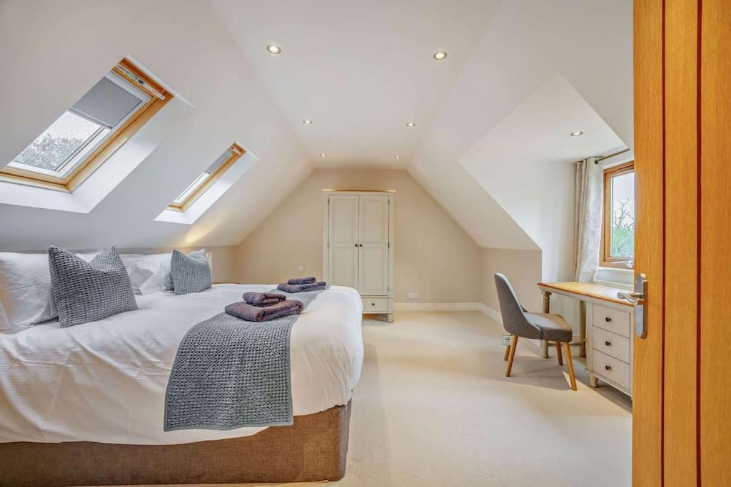 Beautiful 4-5 Bedroom Village House With Rural Views Salford  Eksteriør billede